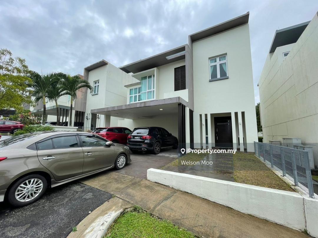 2.5 Storey Zero Lot Bungalow @ End Unit @ Fully Extended Wet Kitchen