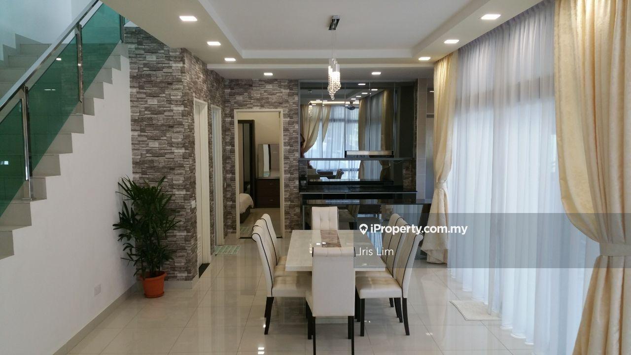 Well maintained 35x80 cluster house