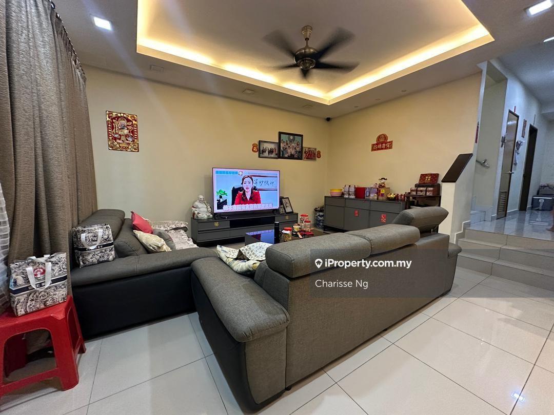 Very well maintained Terrace Palm walk 3, Sungai Long