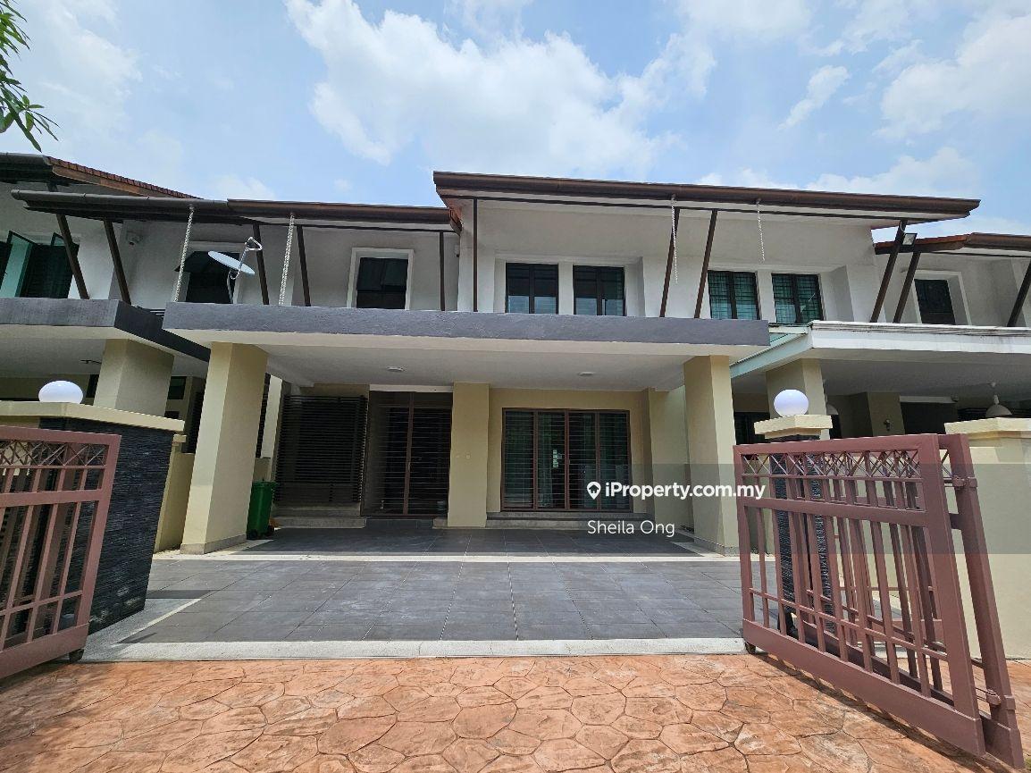 Fully renovated Superlink at Qaseh 3 for Sale