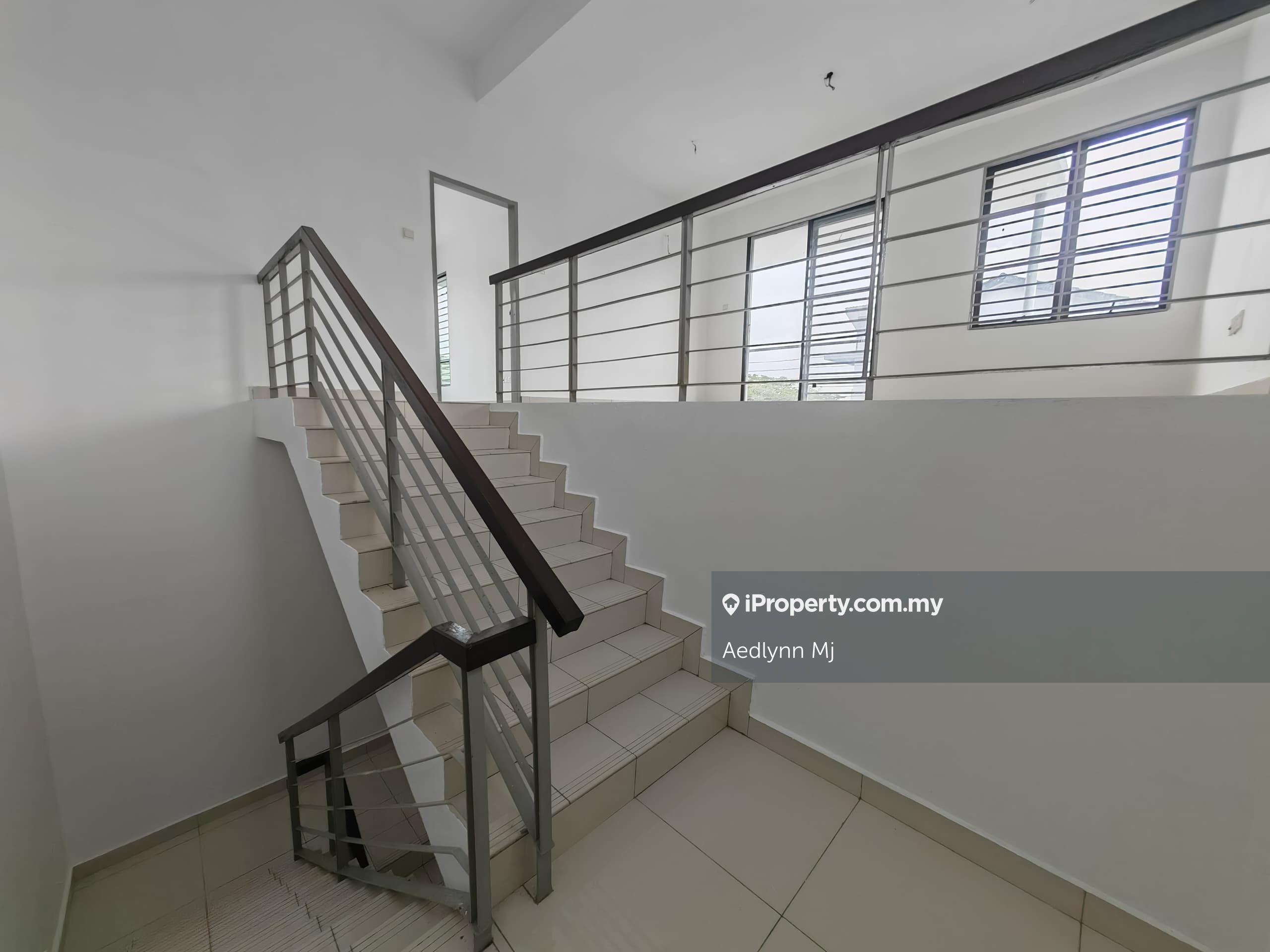Puchong Taman Putra Impiana Meranti Jaya Bukit Puchong 2.5 storey 