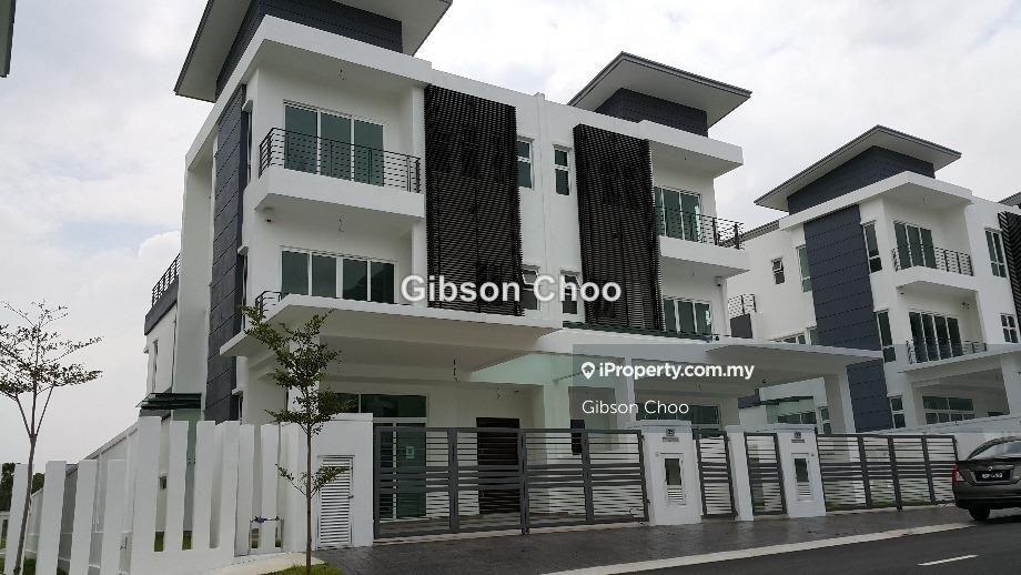 Several units are available. 3 storey semi-d in suria villa, cheras.