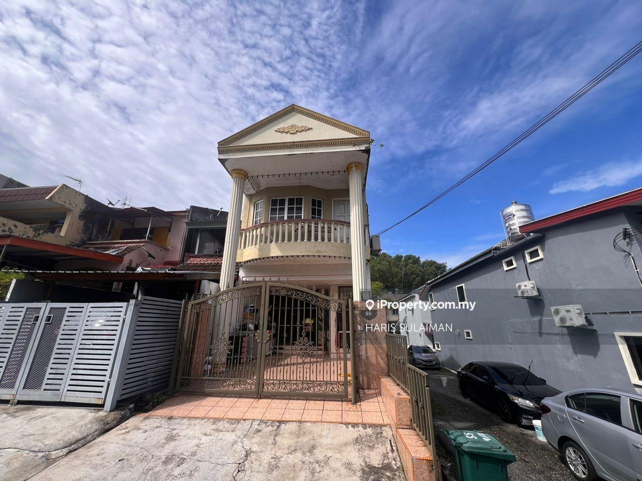 Taman Sri Gombak, Batu Caves - 2 Storey terrace House (End Lot)