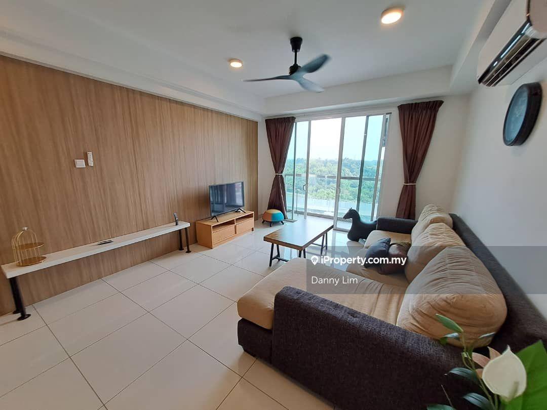 Nicely renovated, move in condition, walking distance to Lrt2