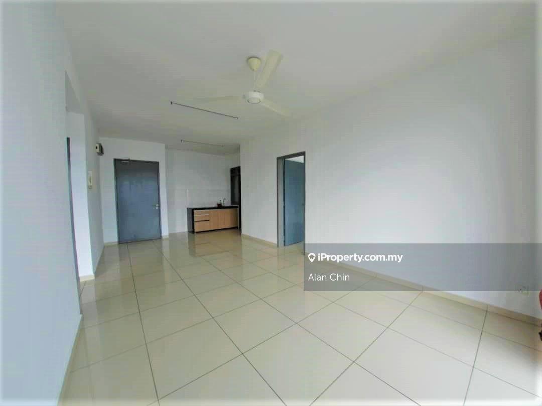 1018 sqft // klcc view // 2 car park 