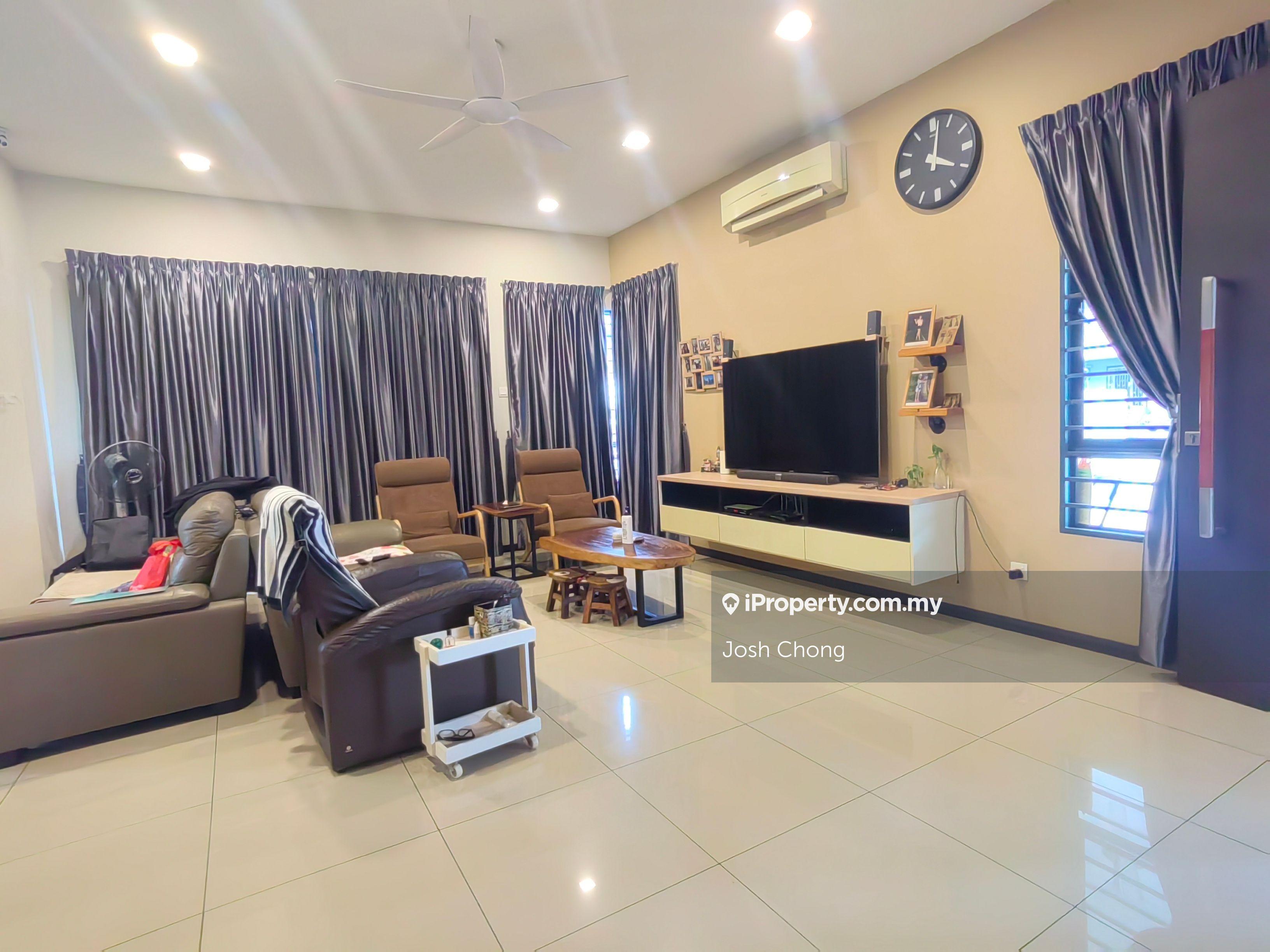 Beautiful 3 Storey Semi-D Renovated Extended Guarded Gated Freehold