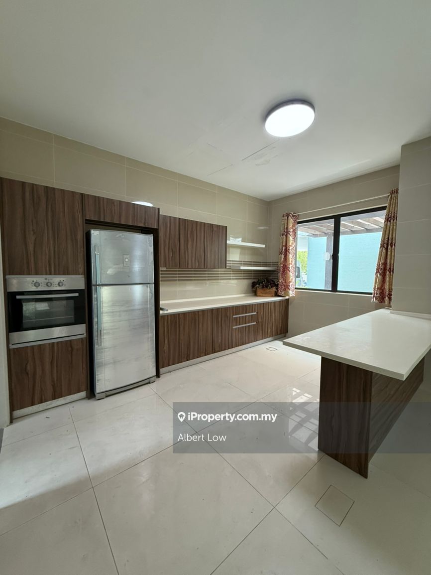 Super Spacious / good condition / western layout home