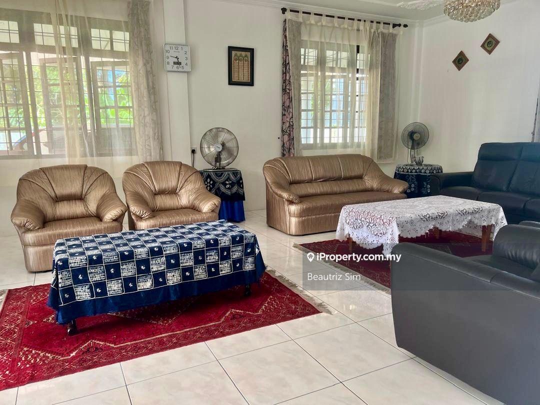 Bungalow with large build-up & land @ Stampin Kuching 