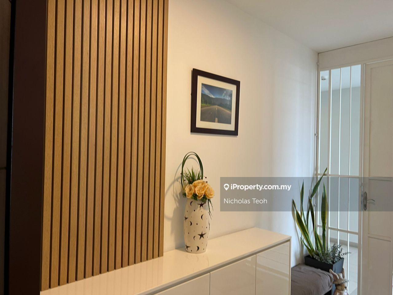 Fully furnished with a modern renovated des ign in a prime location