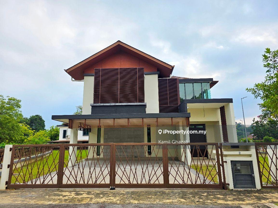 Corner unit! Biggest land in this area. Must view!