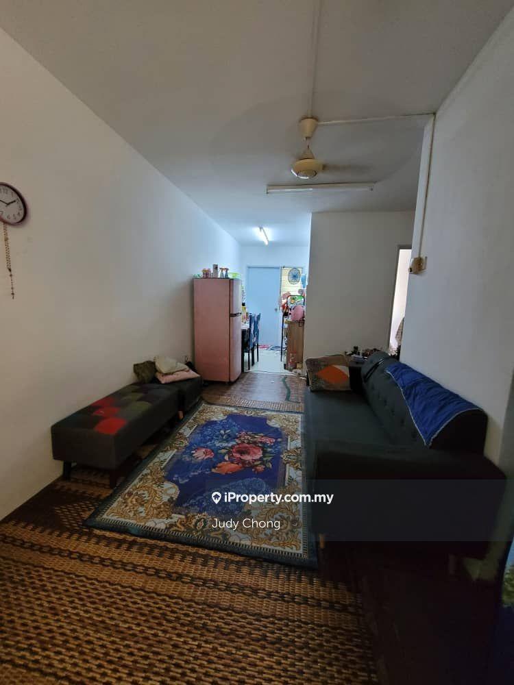 Short distance to sri damansara mrt station shops school restaurants