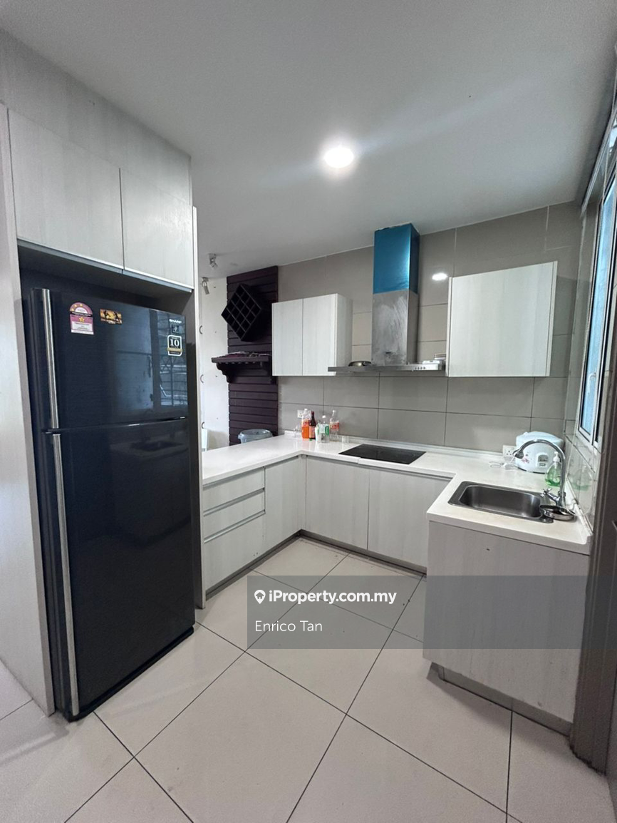 Zetapark lake view condo 