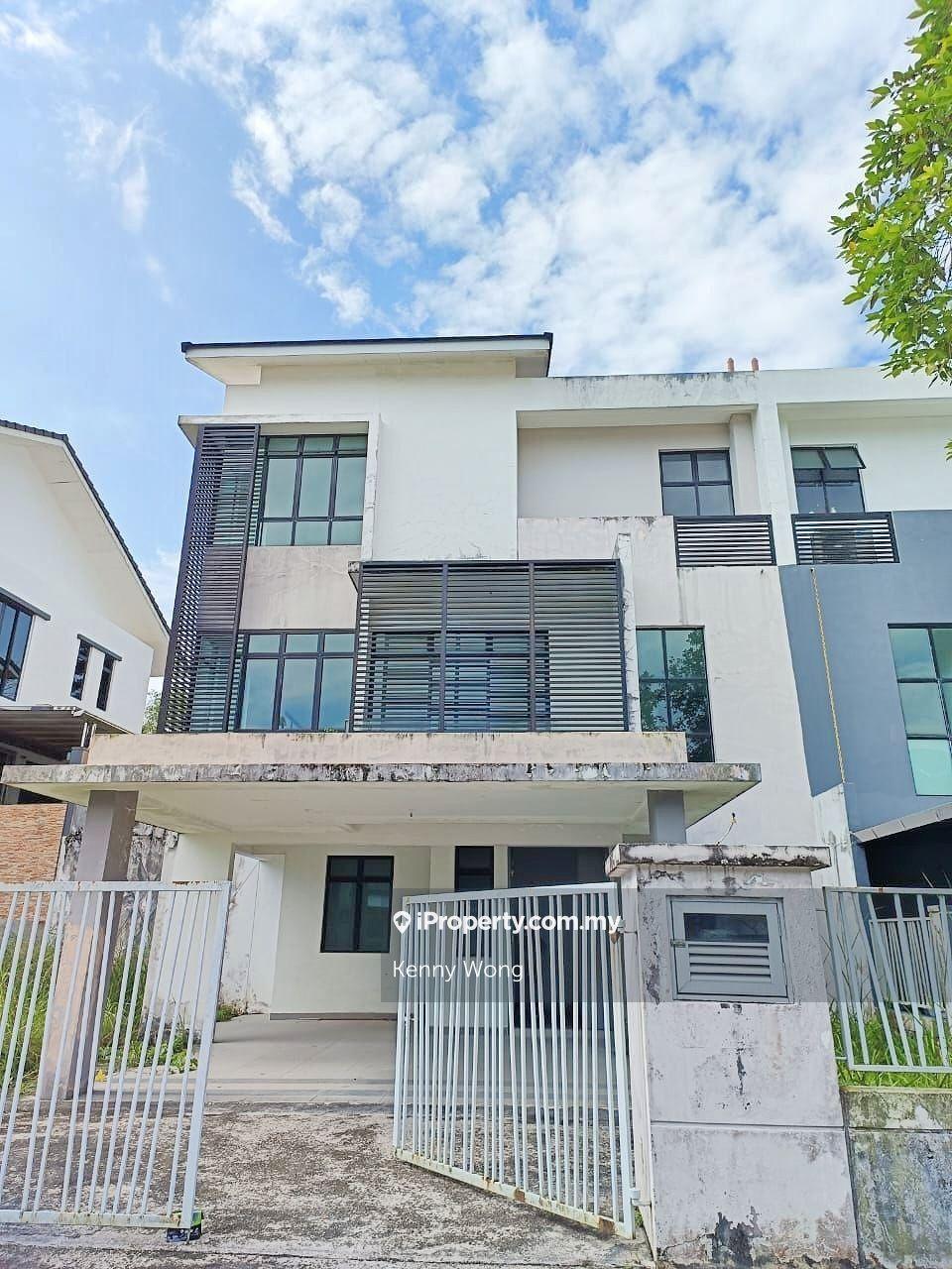 Freehold 2.5 storey semi d guarded at nusa idaman 5 iskandar puteri