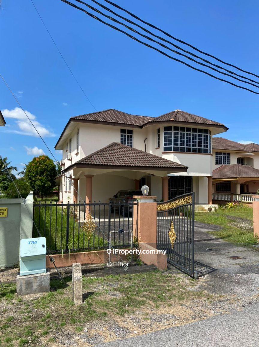Ibai Golf Bungalow House
