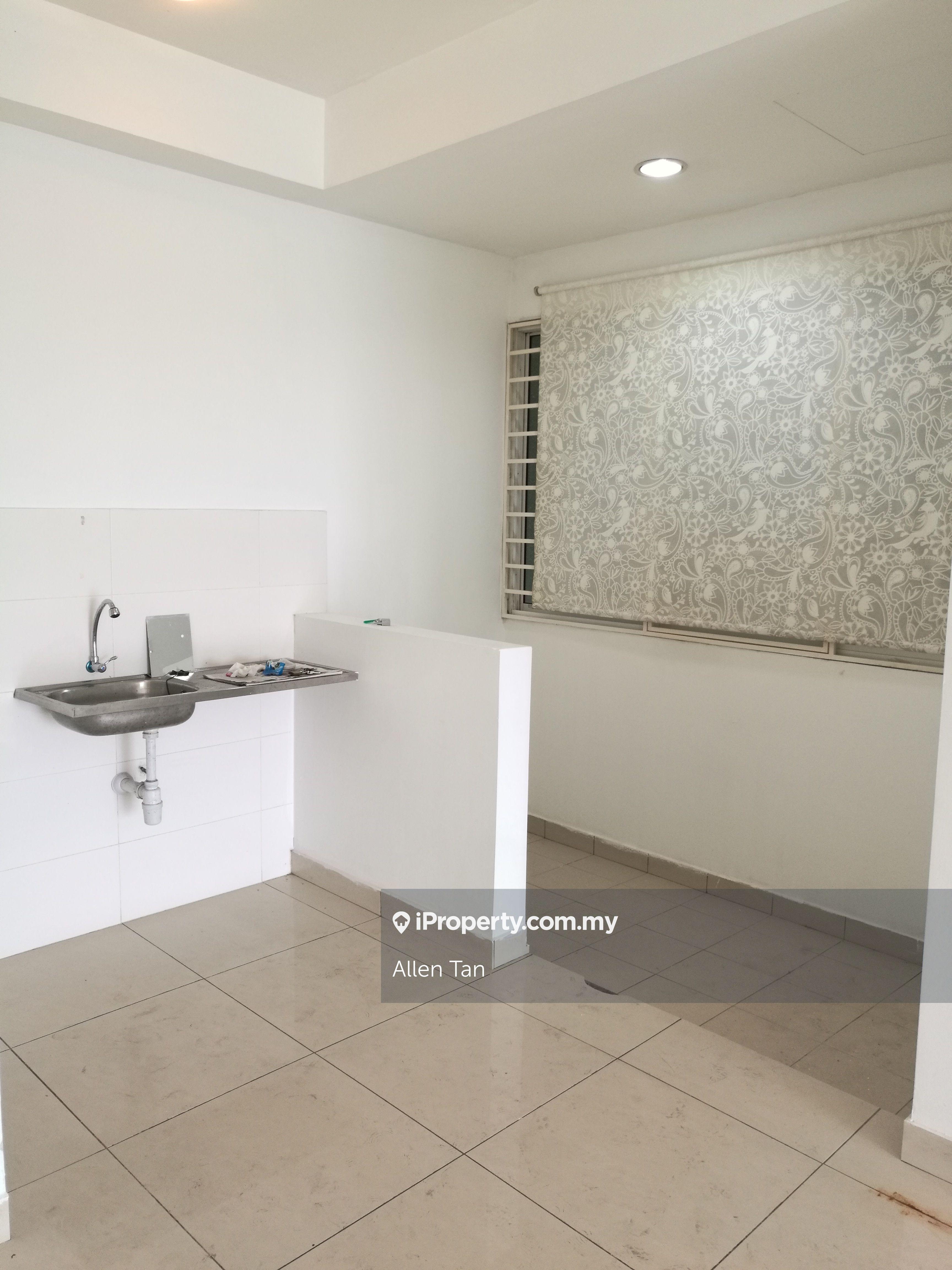 Zenith Residences Condo, 1,023sf, 3r2b, Basic, 2cp,Kelana Jaya, LRT,PJ