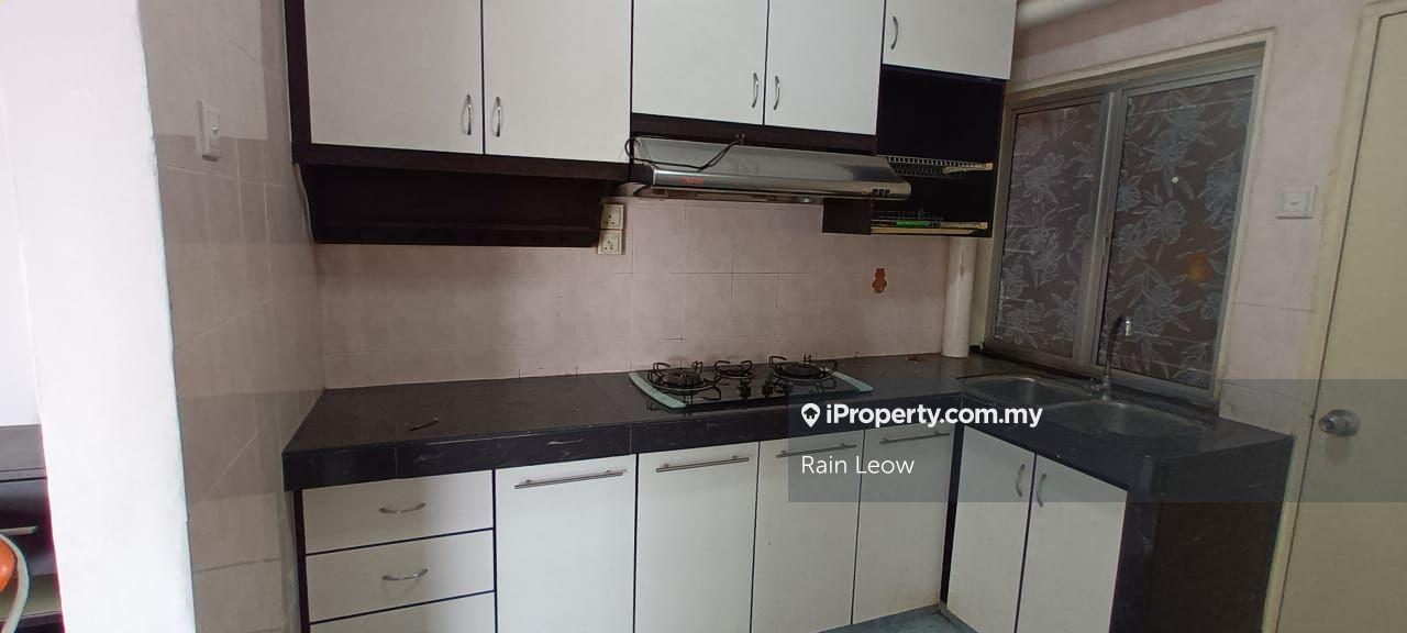 Townhouse Taman Sinaran At Balakong For Sale!