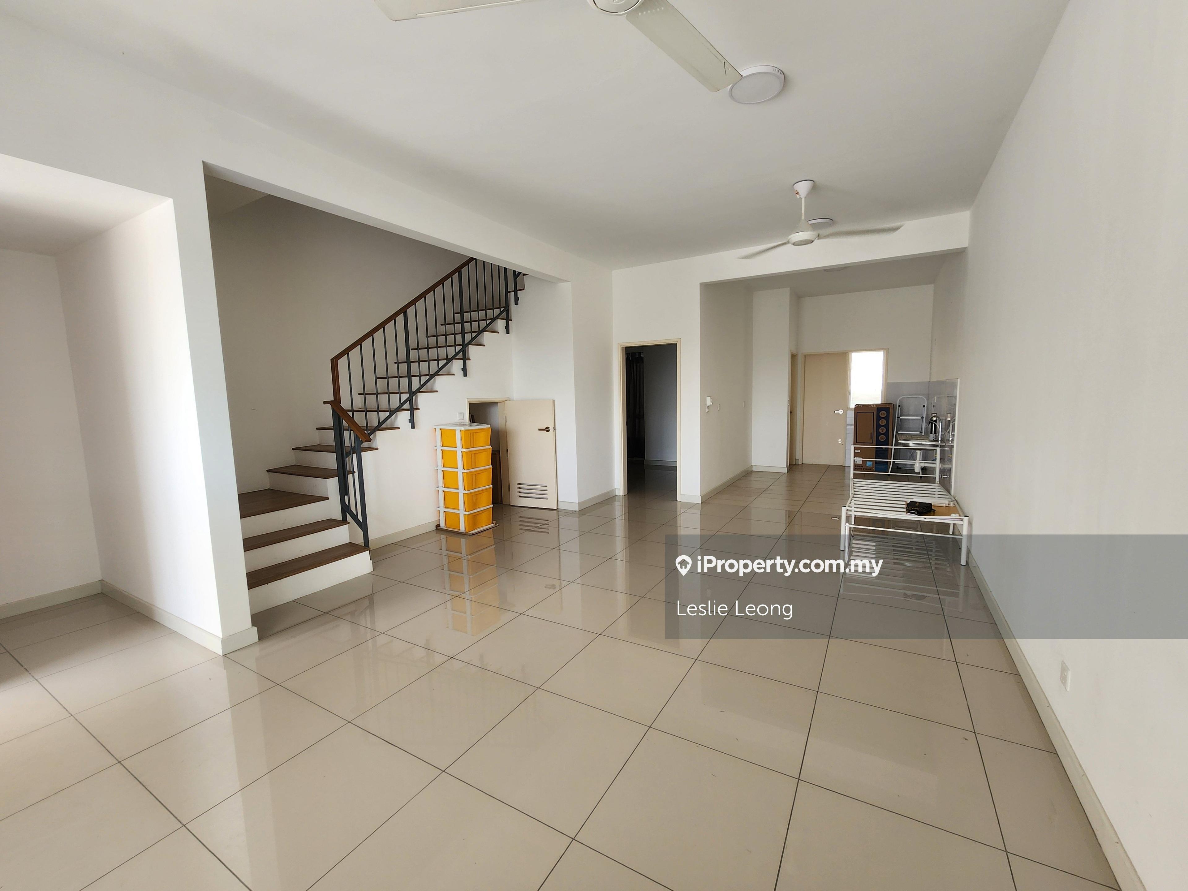 Partly Furnish 2 storey Garland Residence Kota Emerlad Rawang For Rent