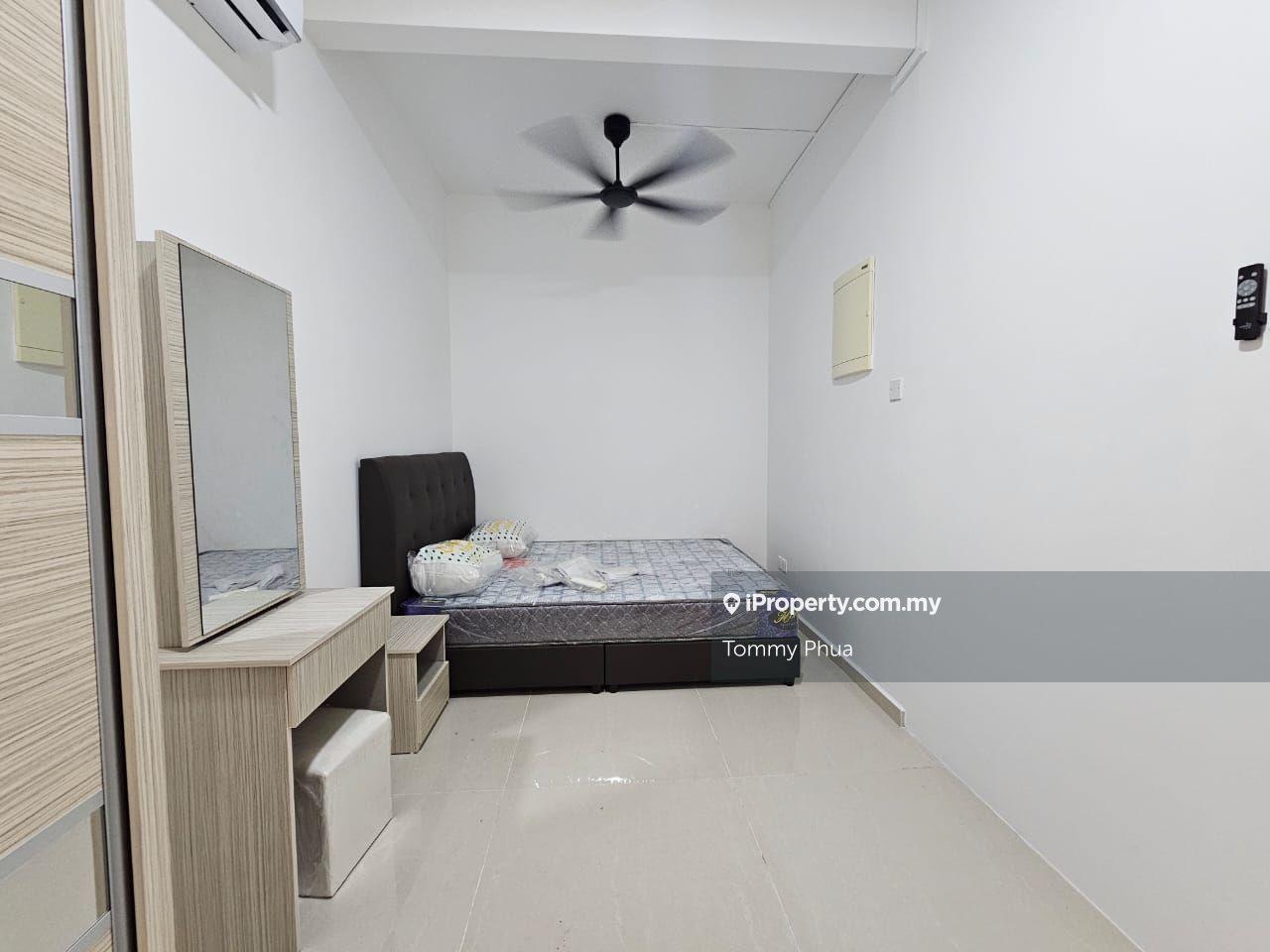 Pavillion Partition Room 8 min walk to Check Point  rent 900