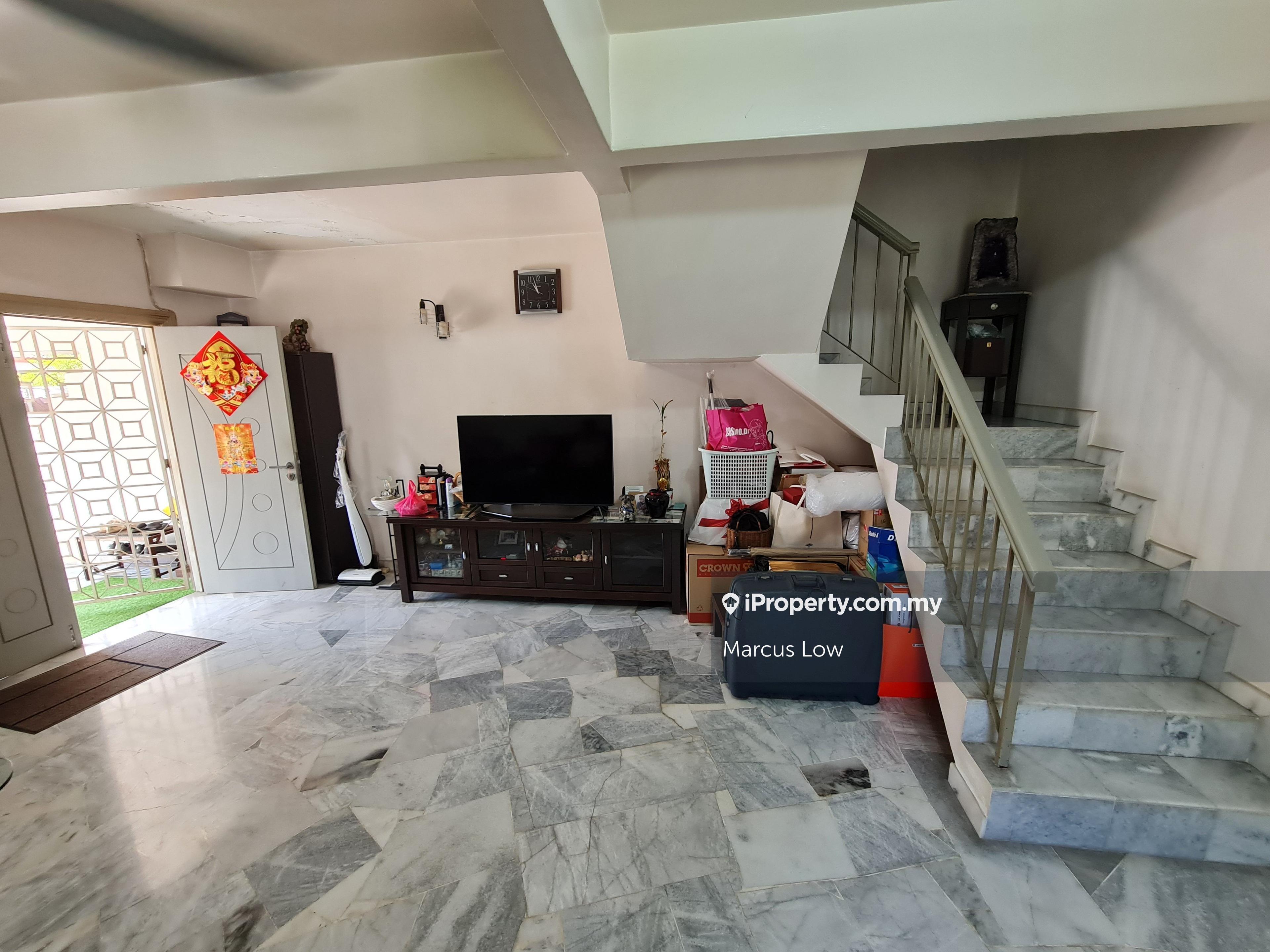 Good Location Surrounded by Good Amenities & Easy Accessibility!