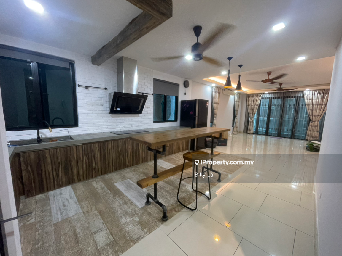 Blissful 3 Bedder Pool View Unit For Sell!
