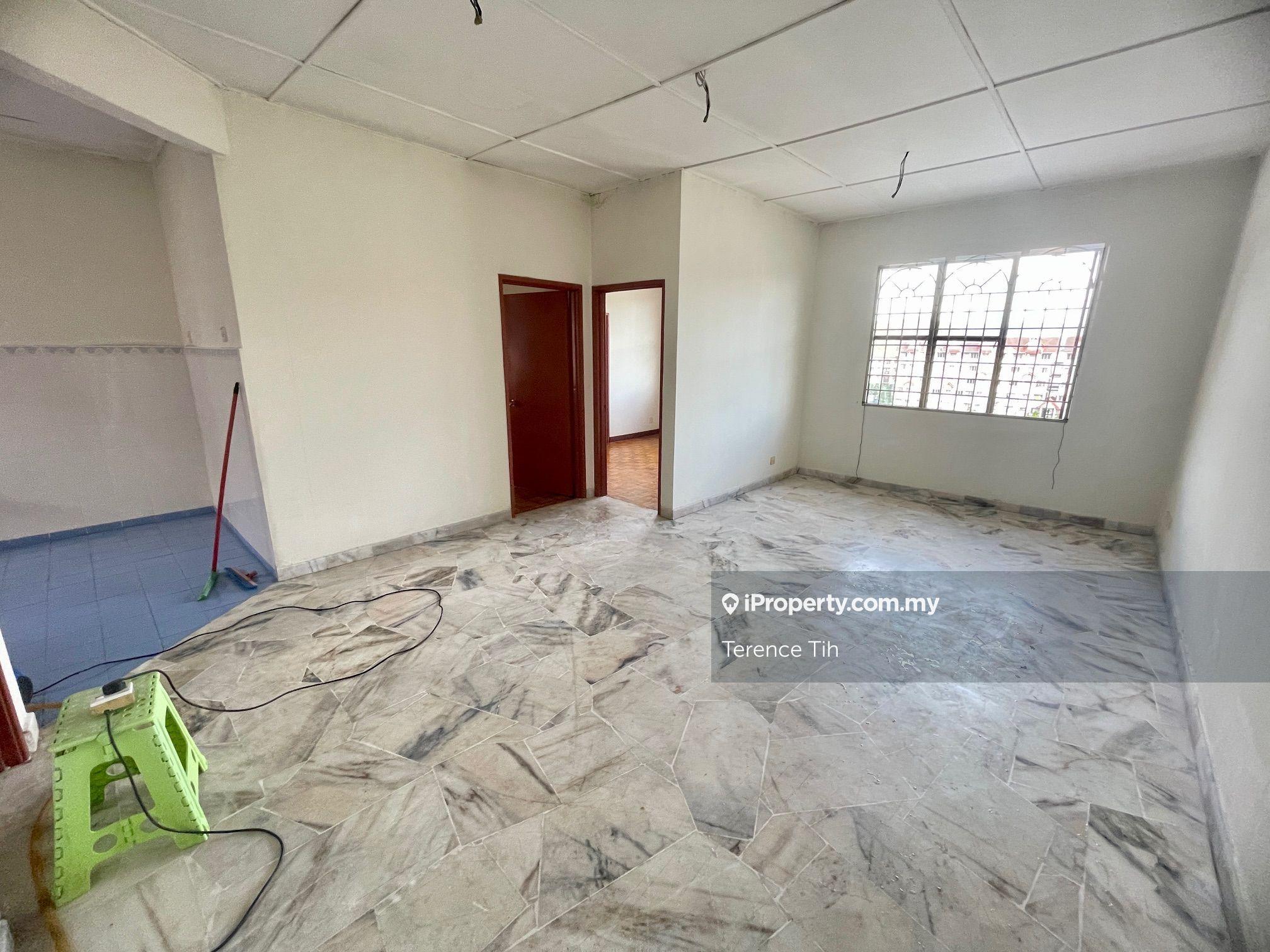 Apartment Las Palmas, Block Nipah, 5th Floor, Walk Up, Brand New
