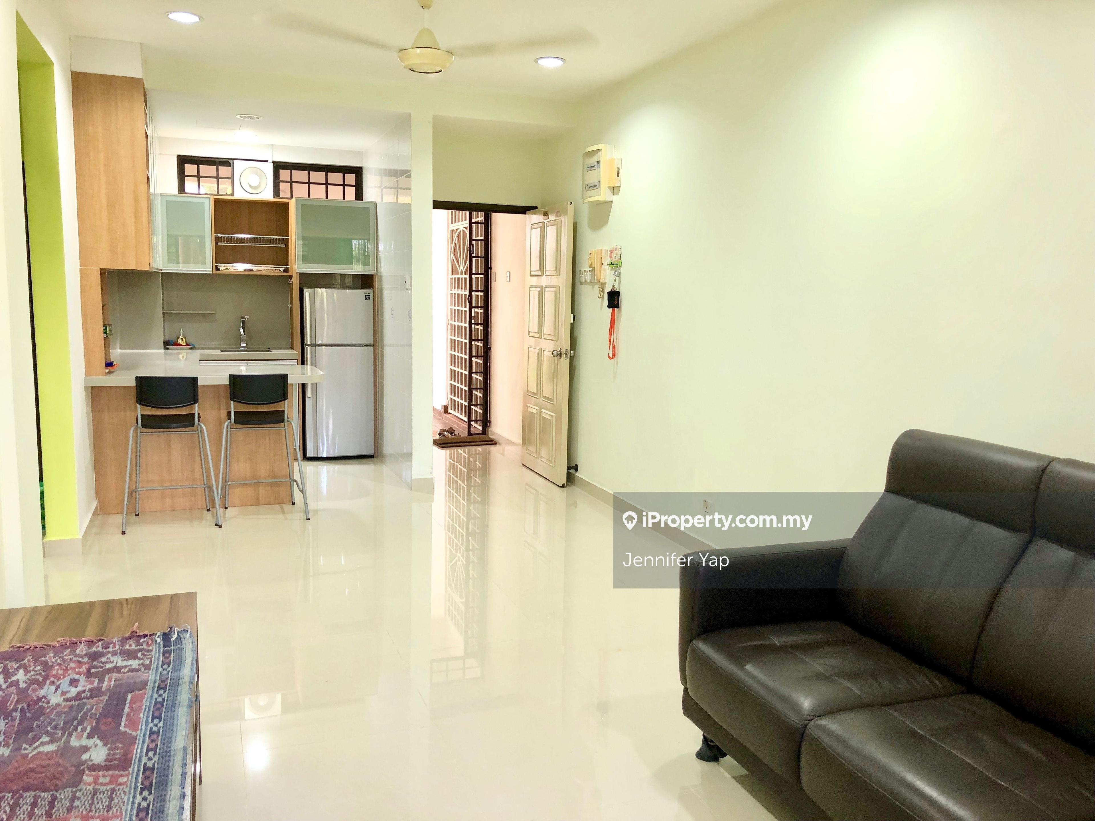 Bunga Raya Apartment Cosy 2 Bedroom Apartment with a back garden