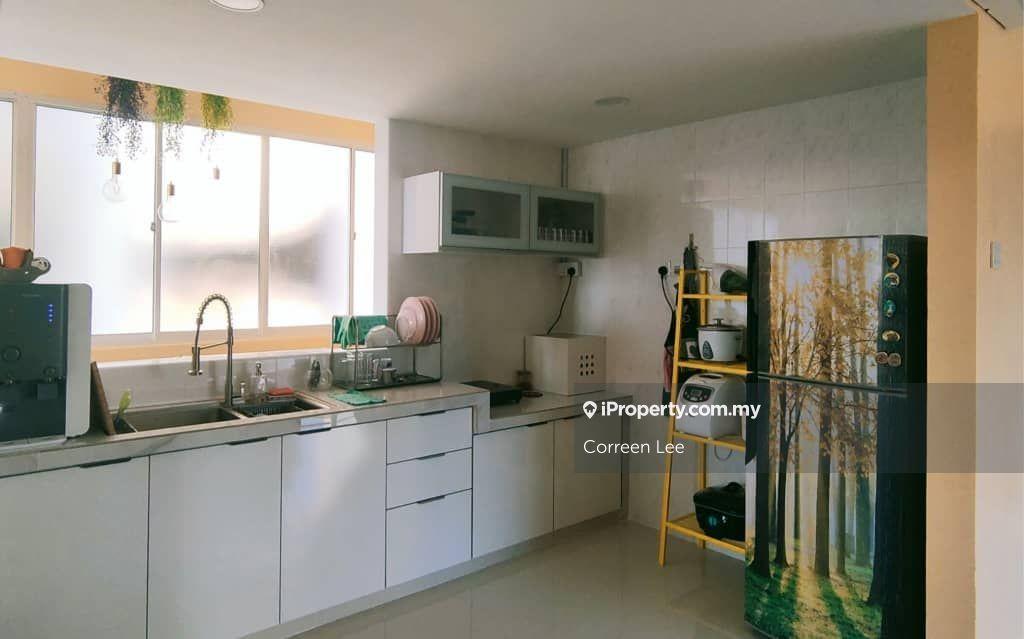 High floor with hill view