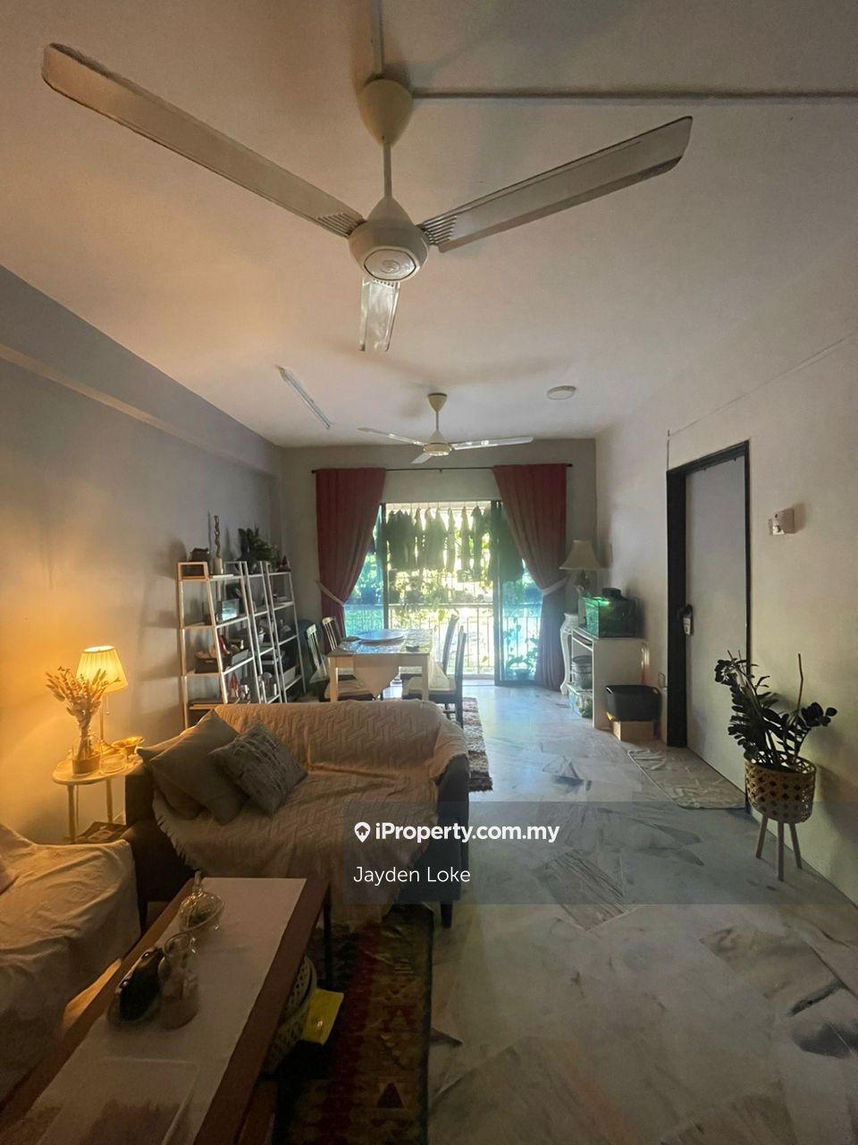 Pandan heights condominium,3r2b, partial furnished