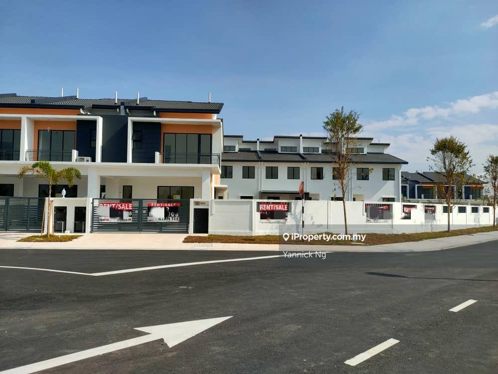 Brand New Unit Corner Subsale For Sale