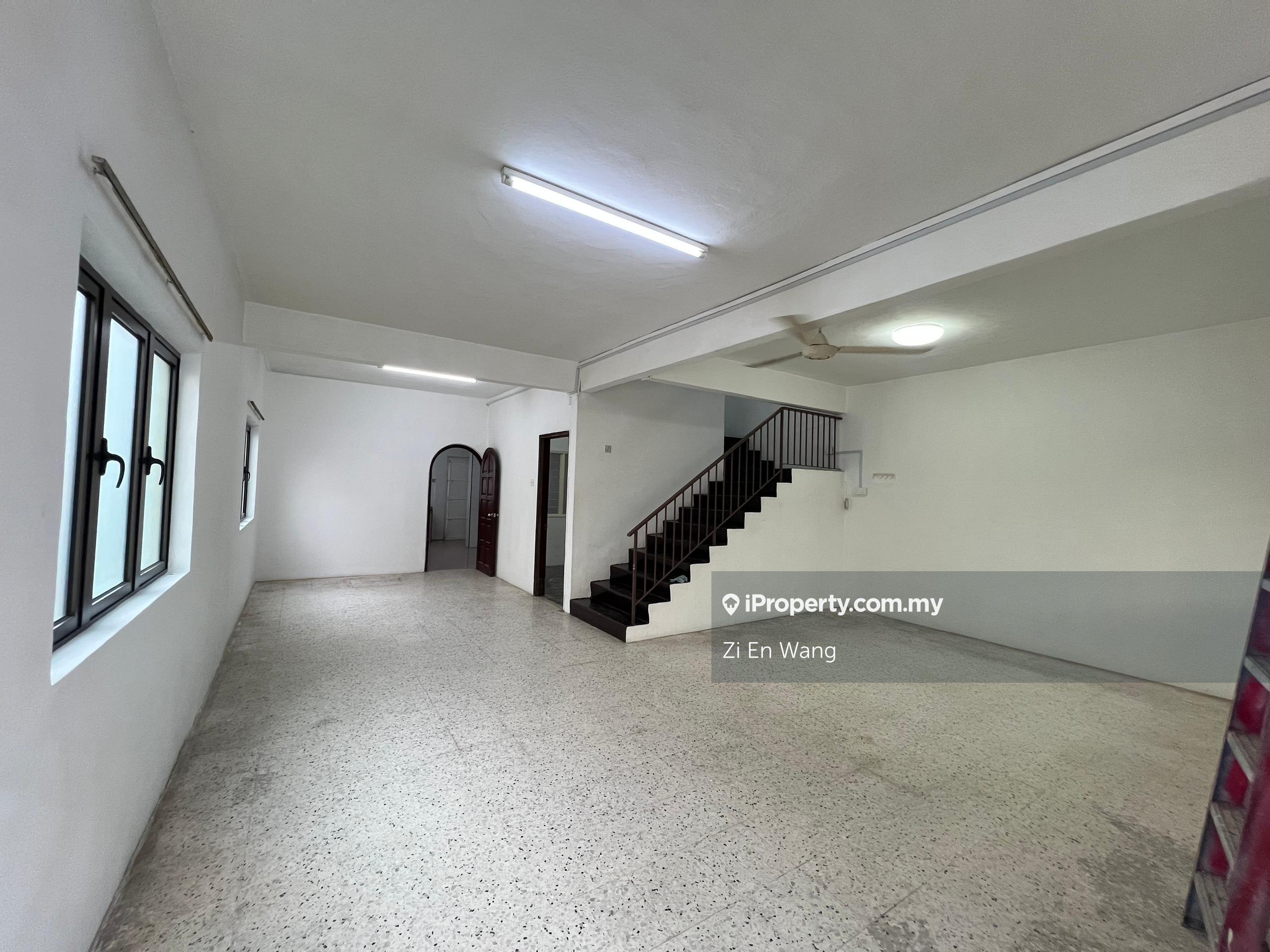 Limited / Endlot Unit & More Parking / Taman Kepong 2sty
