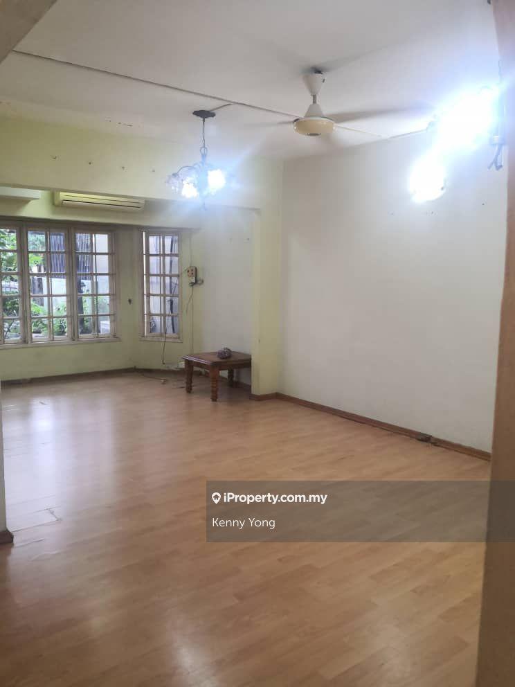 Double storey link house in ss 7 kelana jaya