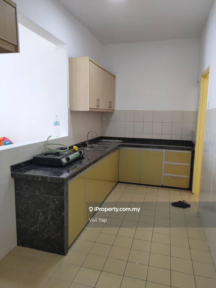 Aman Heights Freehold with 1 Car Park Renovated for Sale