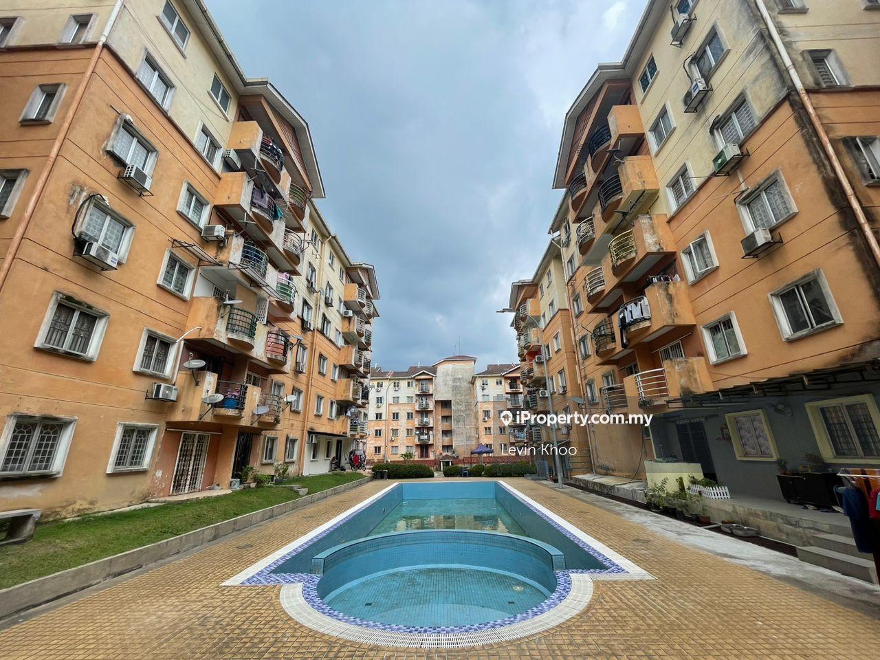 Renovated Pangsapuri , Casa Ria Apartment , Bch Rawang , Freehold !