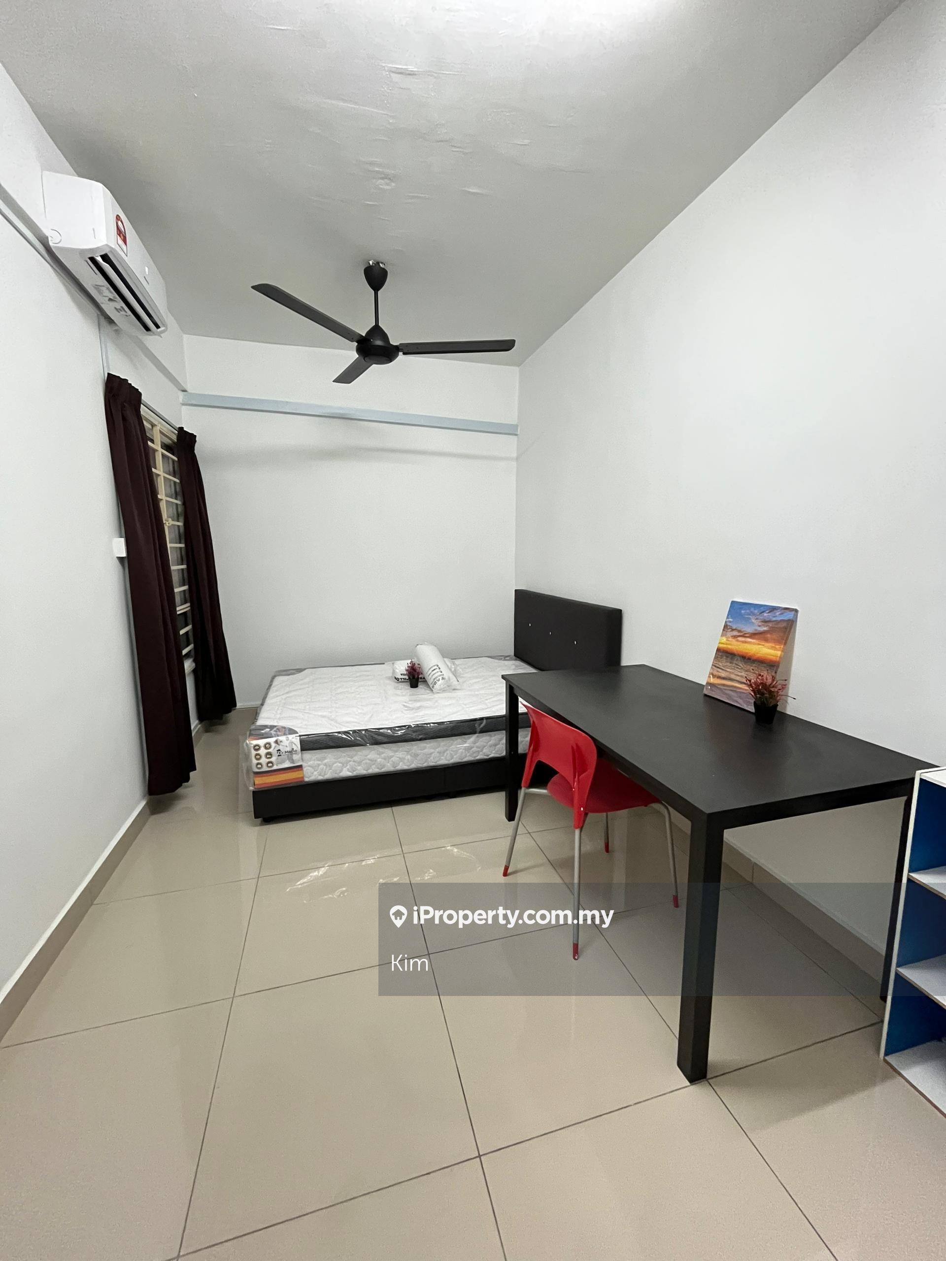 Medium Room for rent at Kota damansara