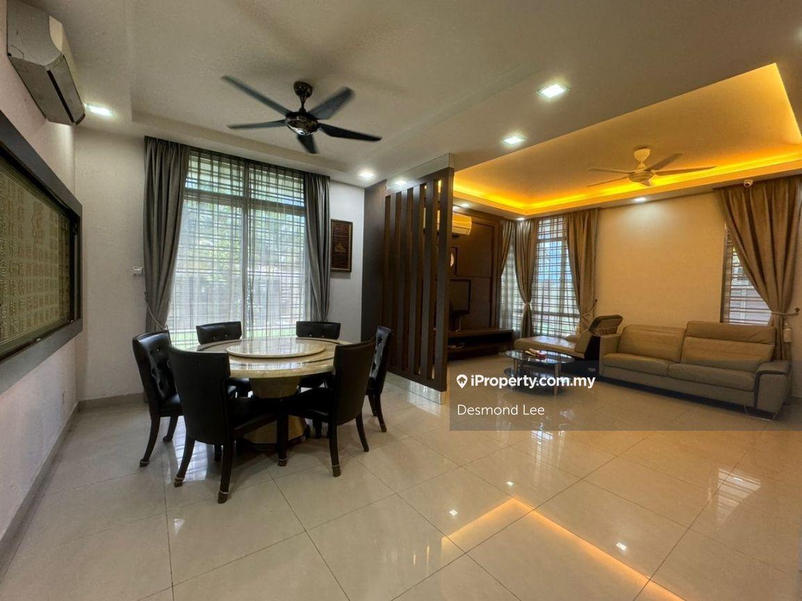 Tmn Seri Austin double storey corner cluster house