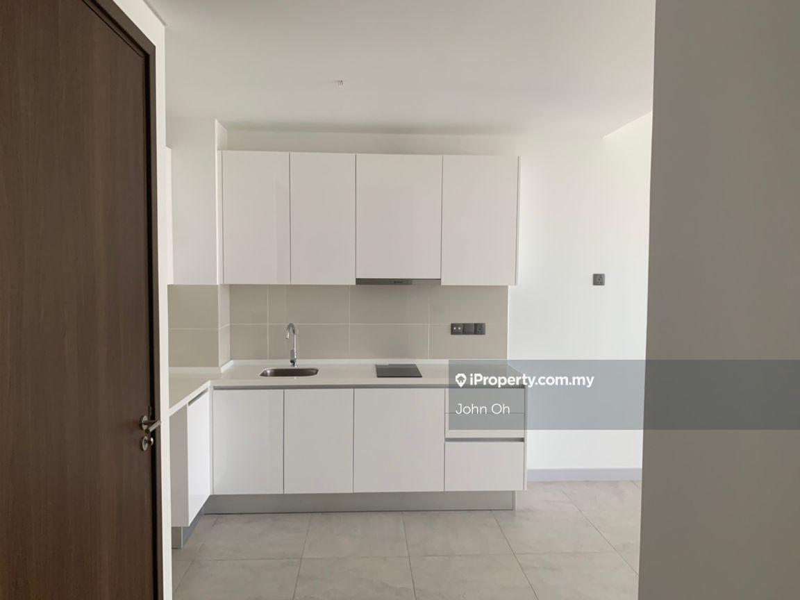 Subang Jaya Freehold luxury lot 15 Serviced Residence 2r2b 2cpfor Sale