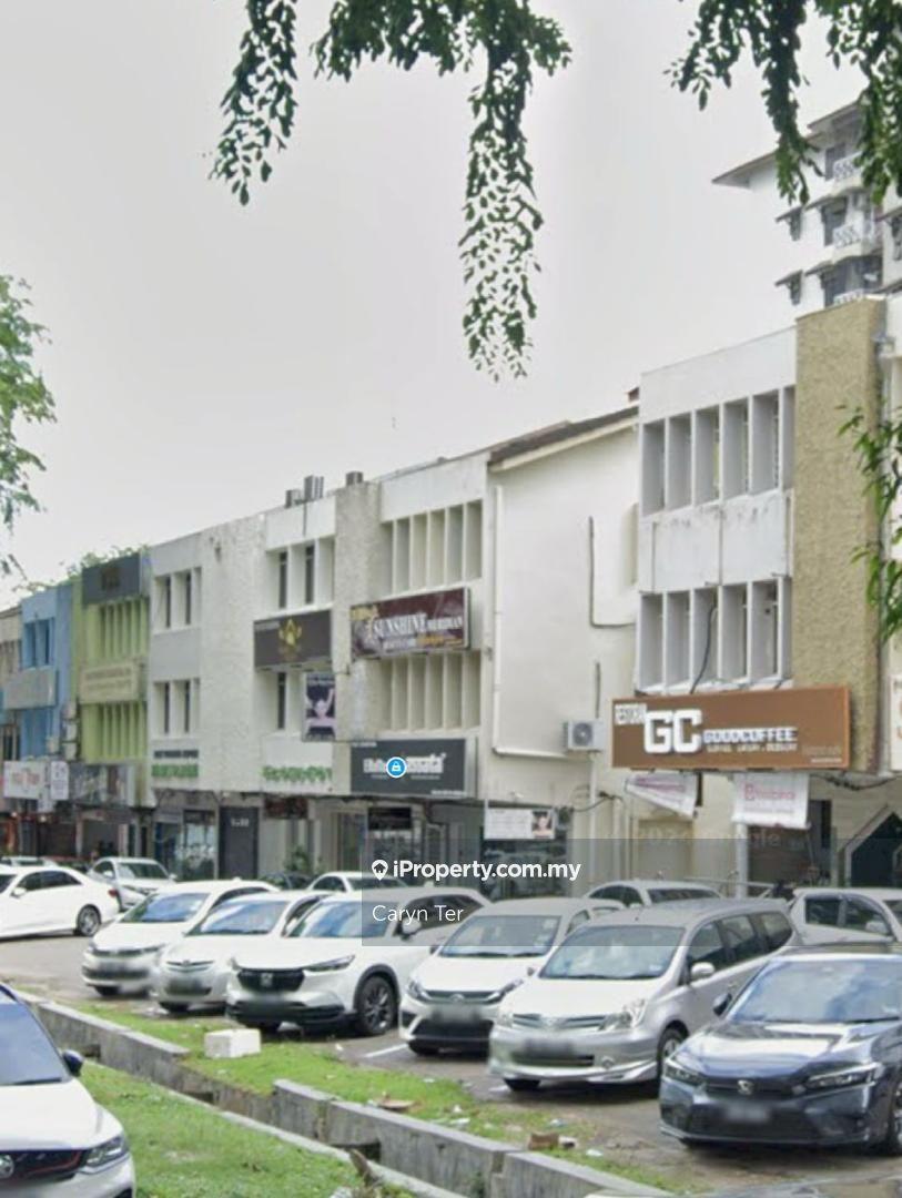 End Lot - Facing Main Road