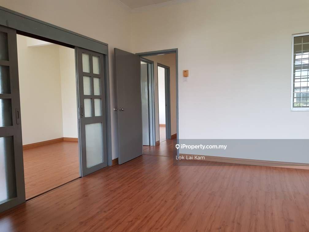 Terrace house for Sale
