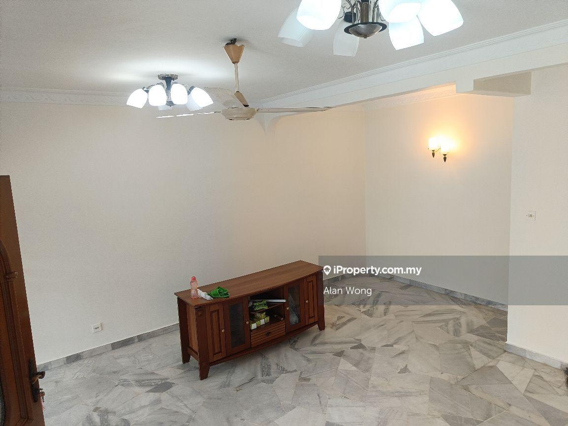 Double Storey Terrace House @ Usj 6 