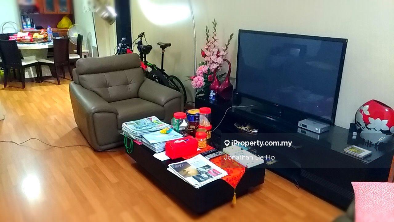 Spacious 1408sf 3 Rooms Freehold Fully Furnish unit for sale