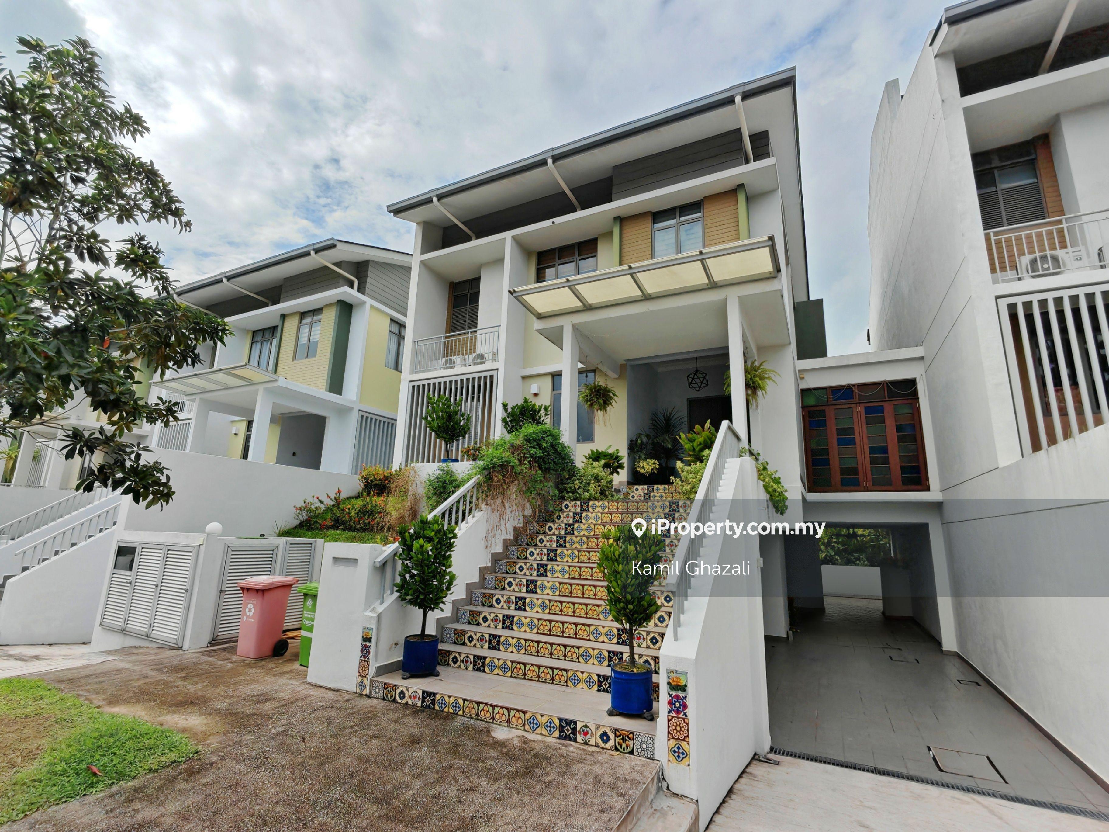 Beautiful Lake view & Renovated Unit must view!