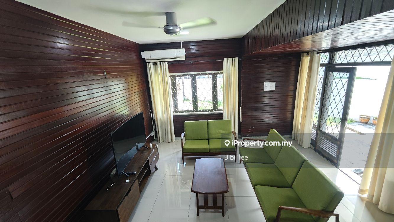 Corner terrace house at Bamflyde for rent