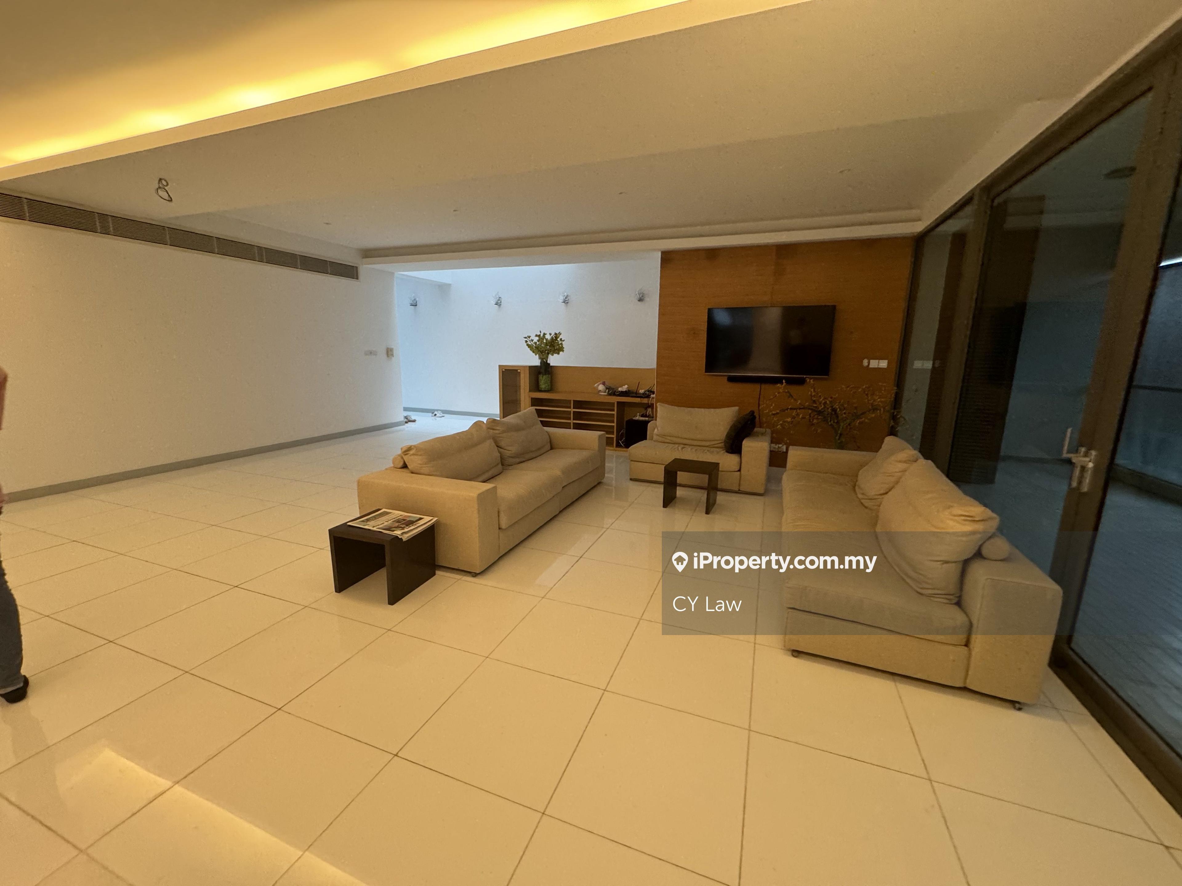 Duplex Unit in U-Thant Residence. Very Well Maintained!