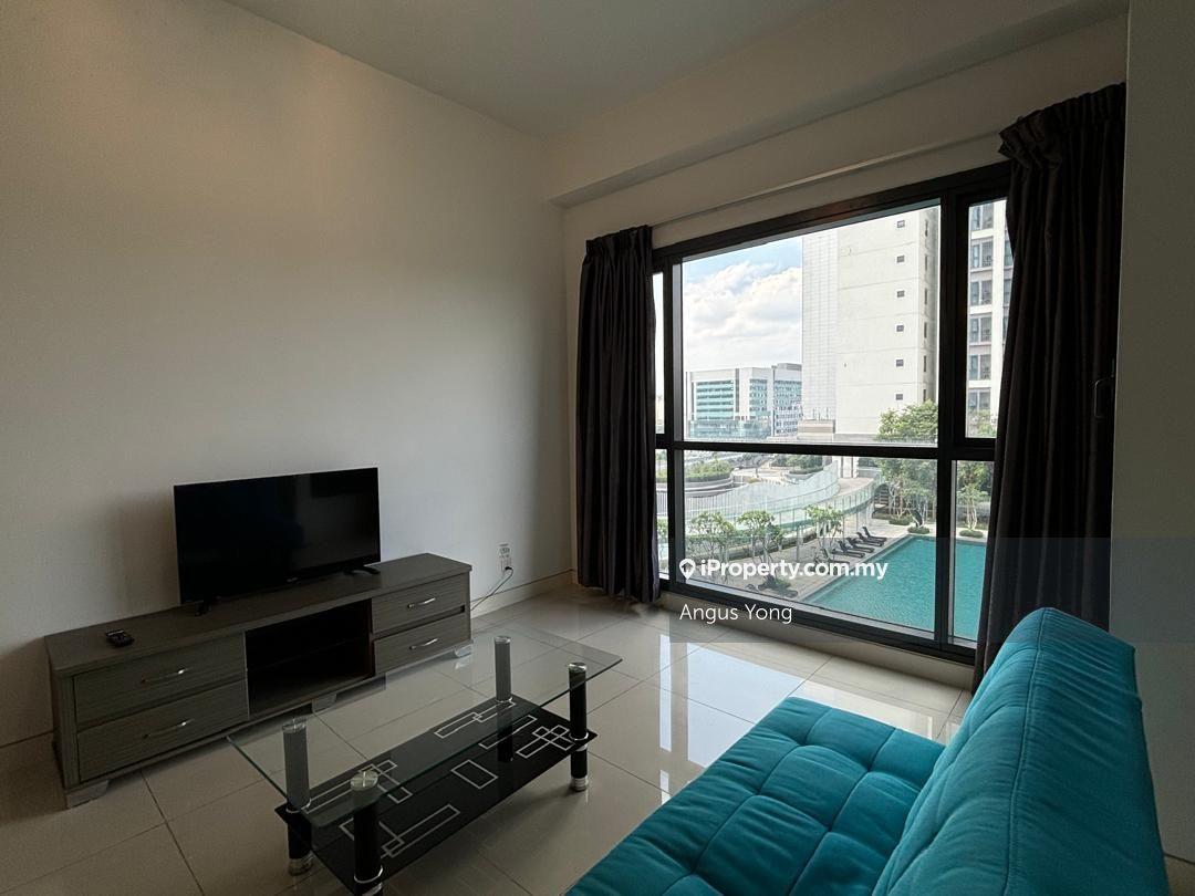 Link with MRT. Very nice view, Villa feel