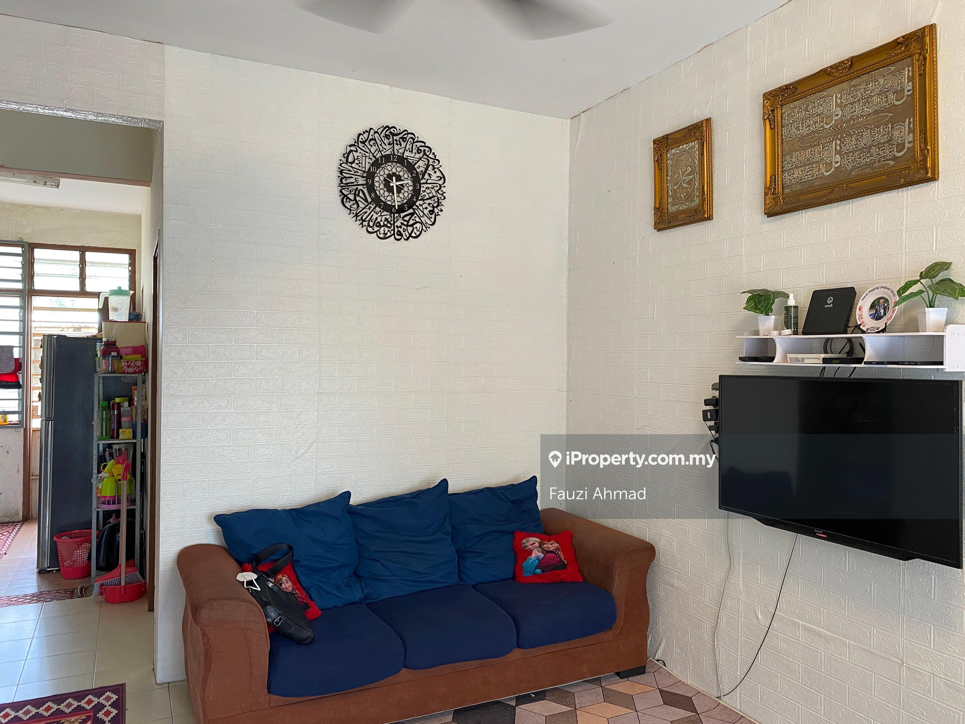2 Storey End Lot, Taman Bunga Raya, Salak Tinggi