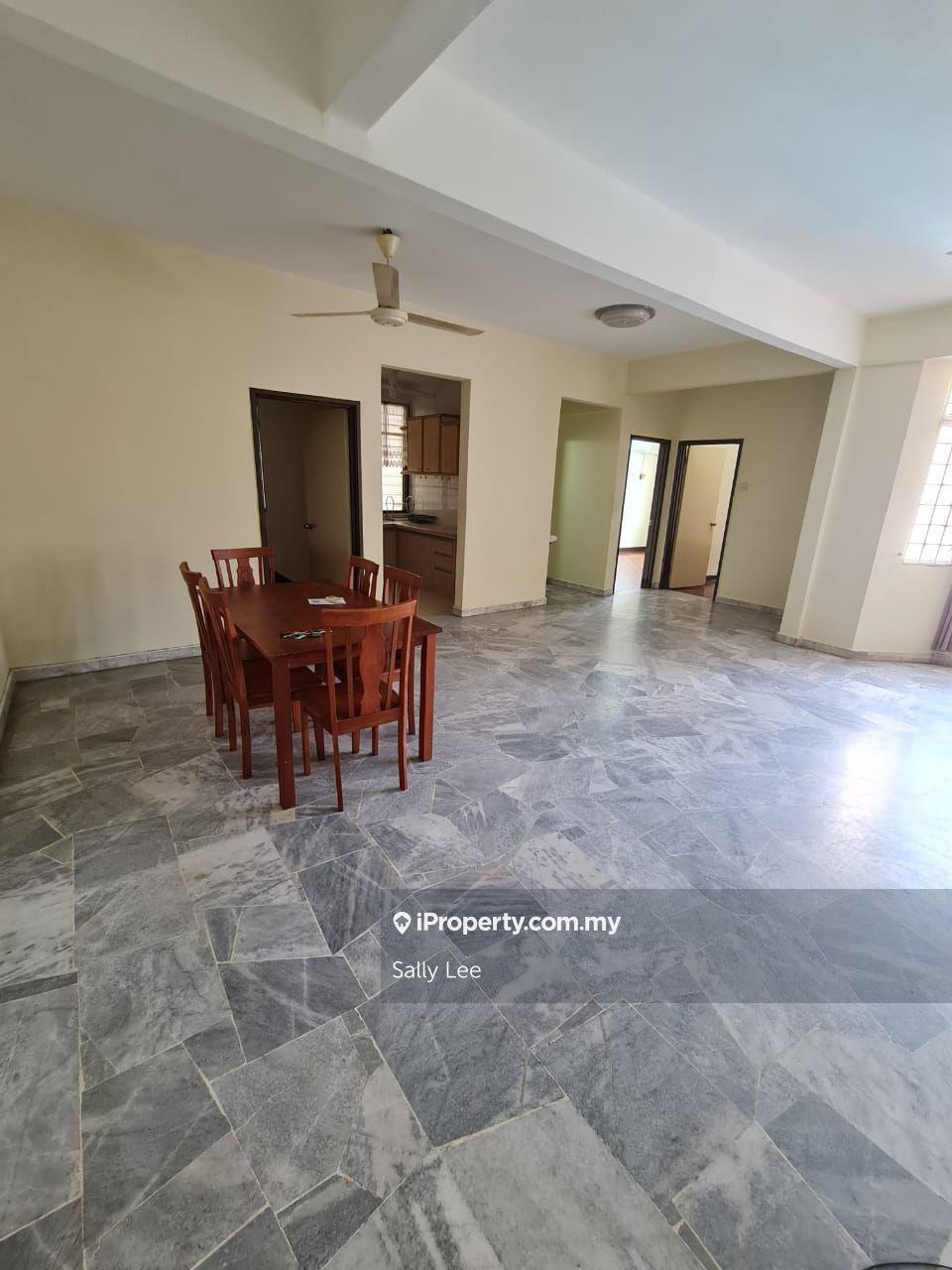 Good location, with lift, short walk to  lrt, schools, eateries