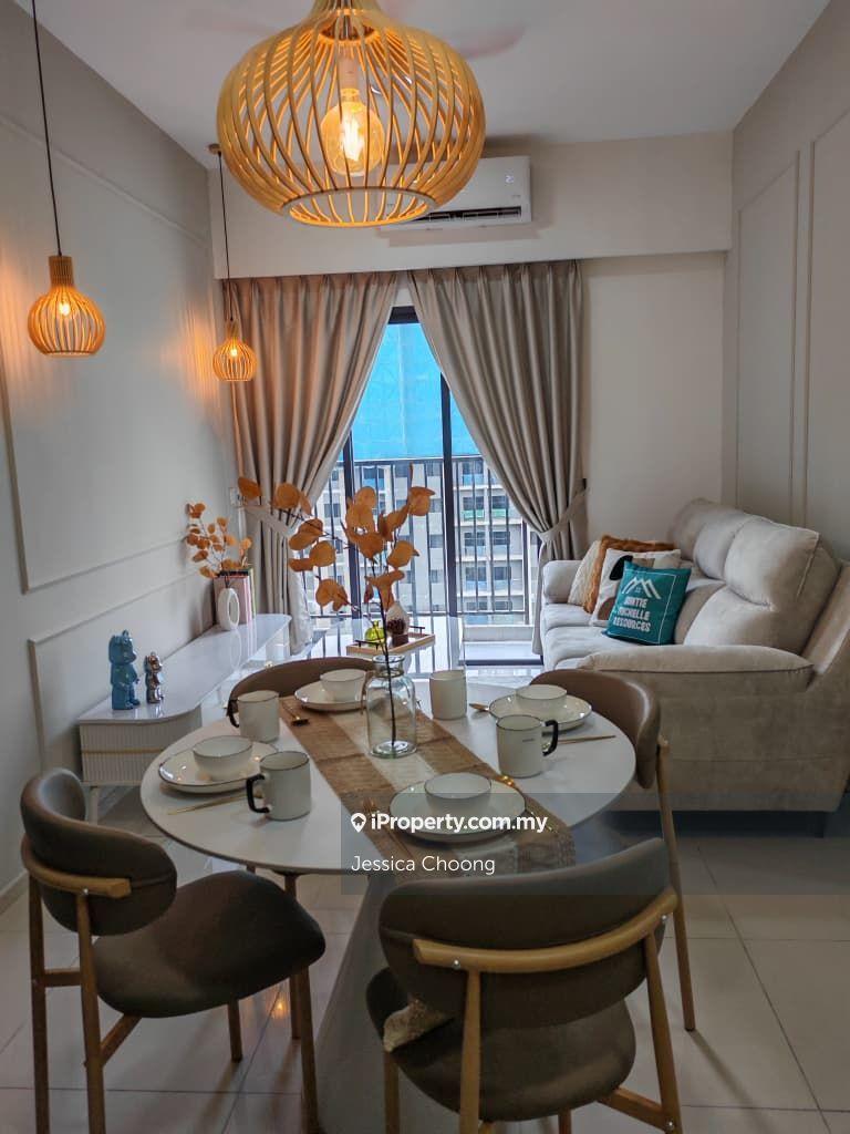 Tastefully 2 rooms 2bathrooms unit for rent!