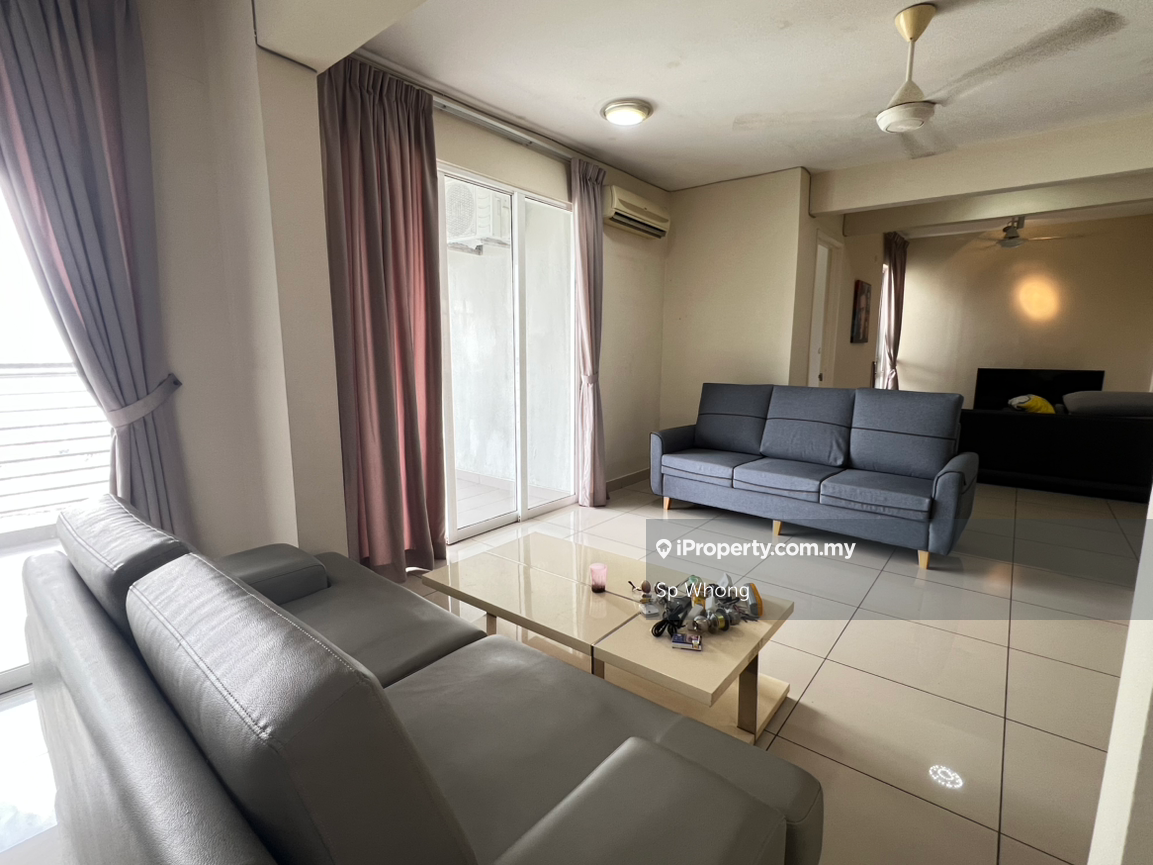 Penthouse, sea view, big & spacious , windy, furnished 