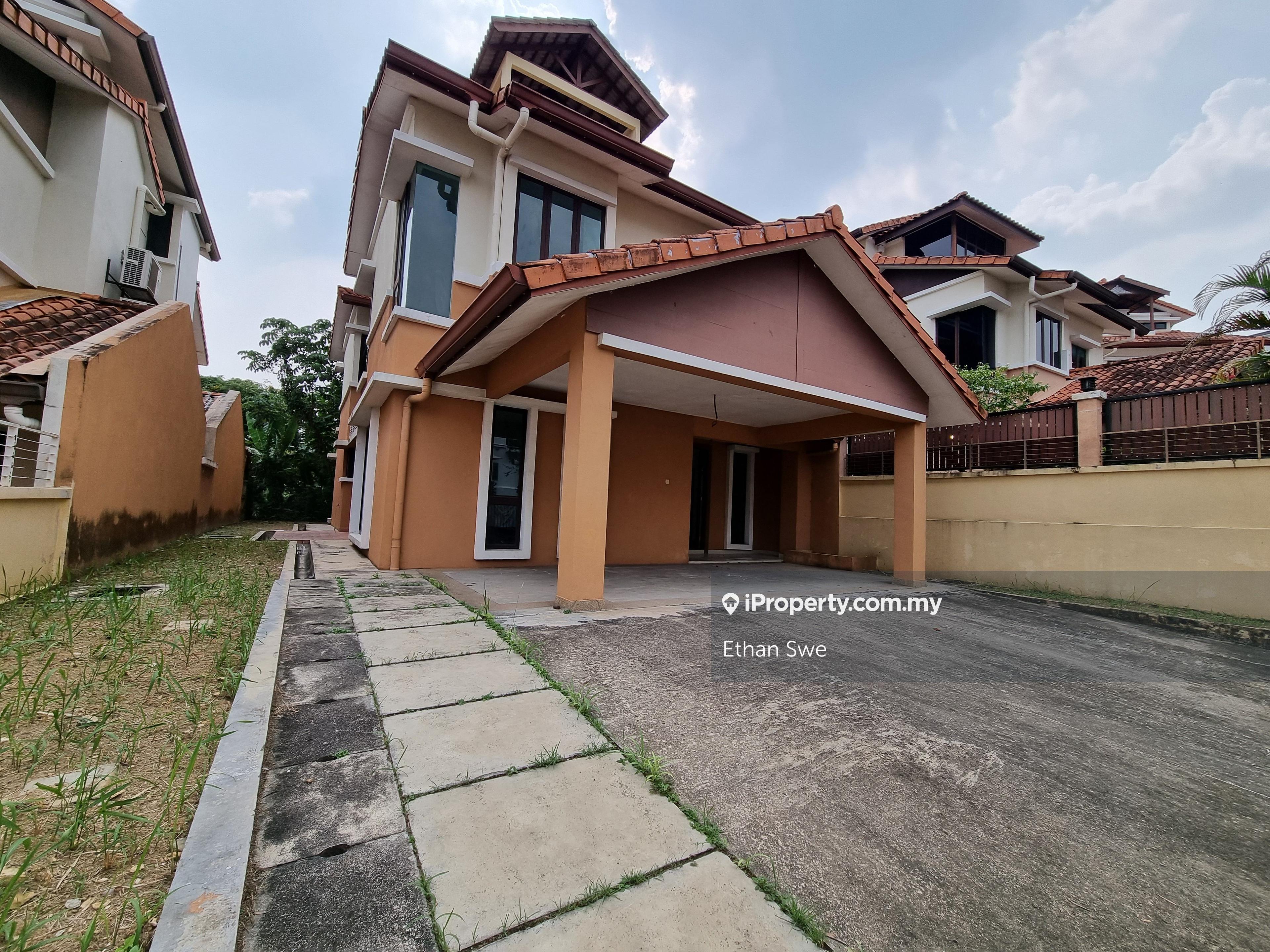 Zero-Lot Bungalow, Freehold, Brand New Never Stay Before, Low Dense