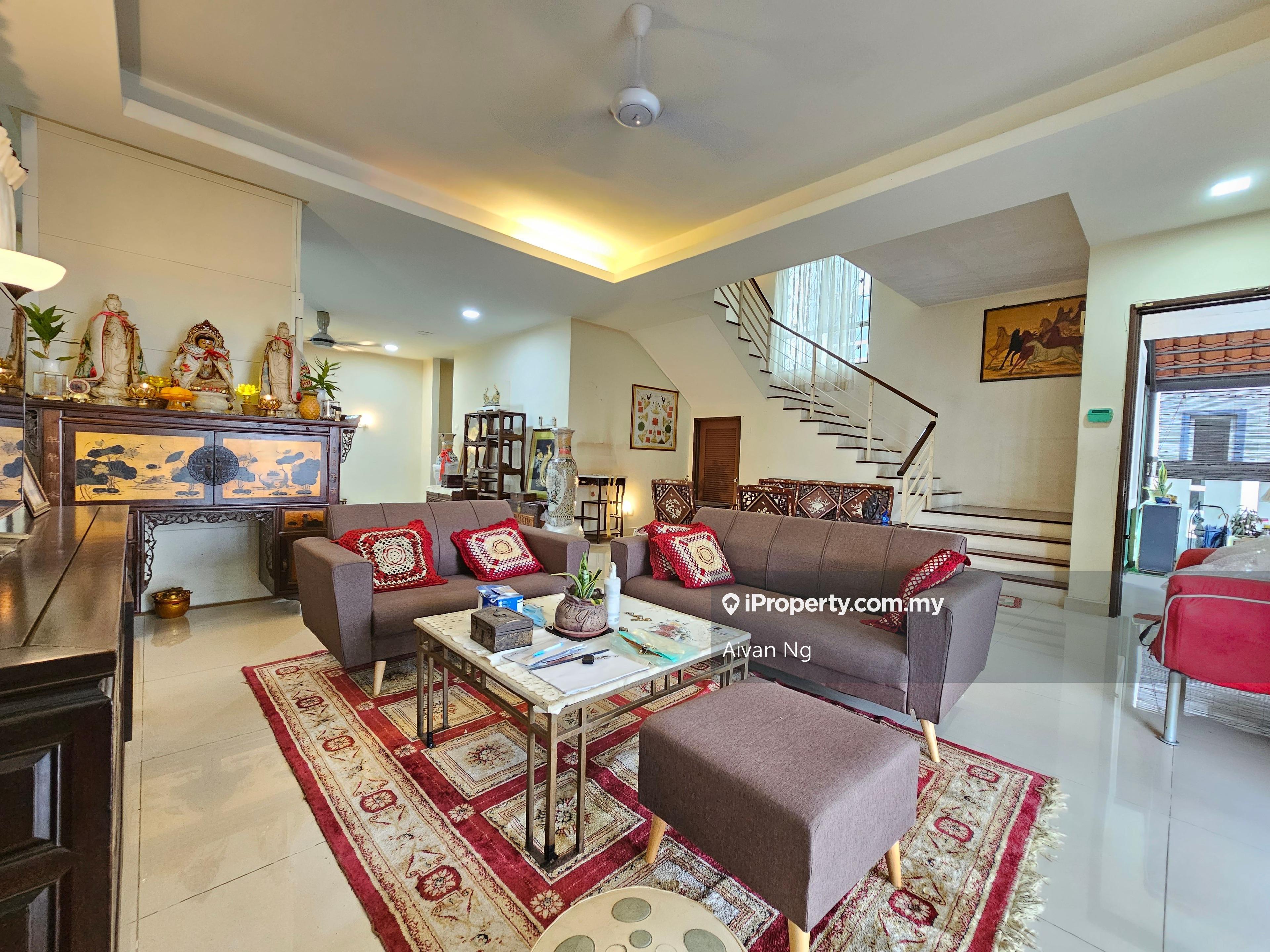 Renovated Bungalow with Private lift Low Density Privacy Area